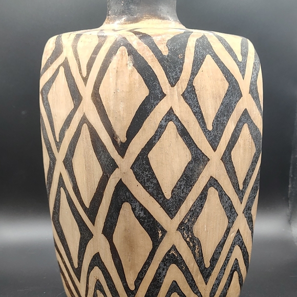 Geometric Patterned Vase - Picture 3 of 5